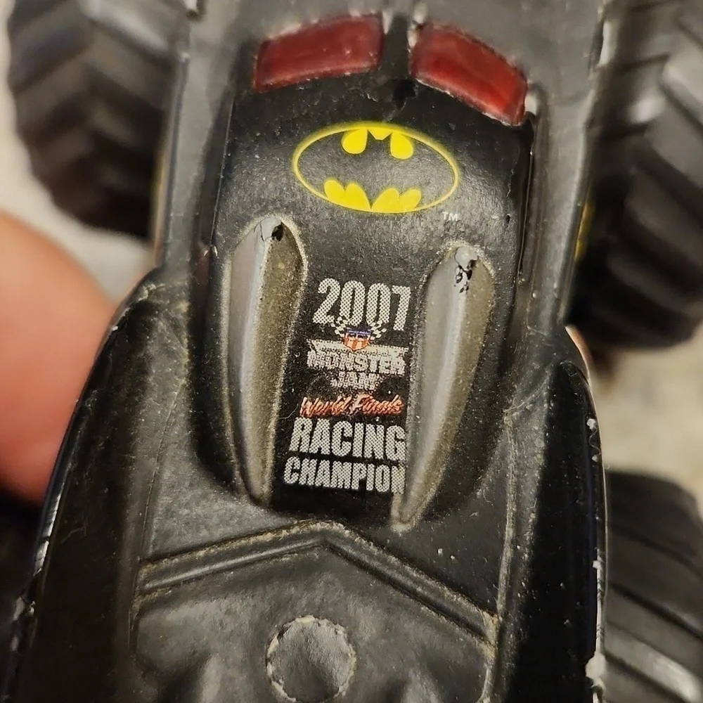 Poor condition 2007 batman 4x4 hotwheels Racing Champion bent axel